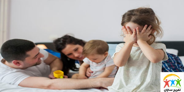 برای جلوگیری از حسادت کودک بین کودکان فرق نگذارید
